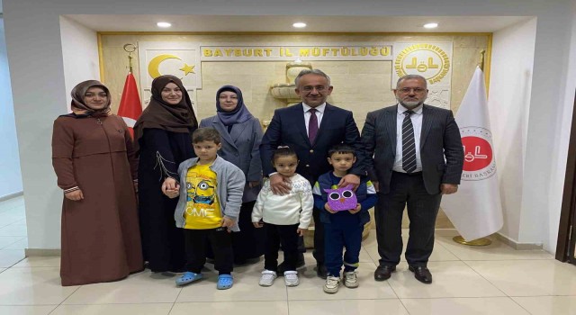 Kuran kursu öğrencileri harçlıklarını depremzede çocuklarla paylaşmaya devam ediyor