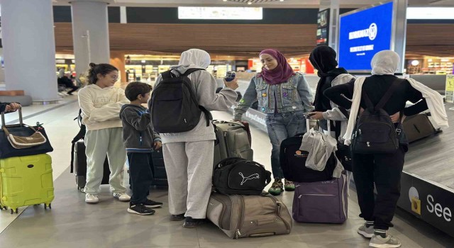 Lübnandan tahliye edilenler İstanbula getirildi