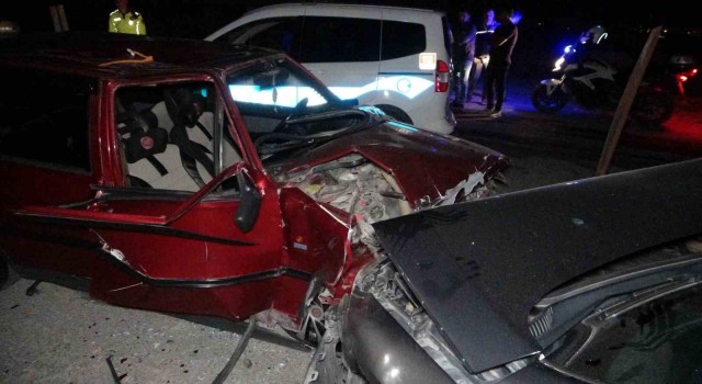 Malatyada iki otomobil kafa kafaya çarpıştı: 1i ağır 5 yaralı