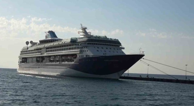 Marella Discovery, bin 772 turistle Alanya Limanına demirledi