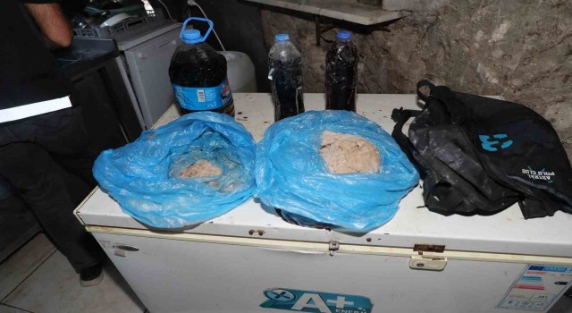 Mersinde iş yerini uyuşturucu imalathanesine çevirmişler: 4 tutuklama