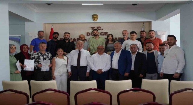 Mesleki belgeleri Başkan Faruk Özlü dağıttı