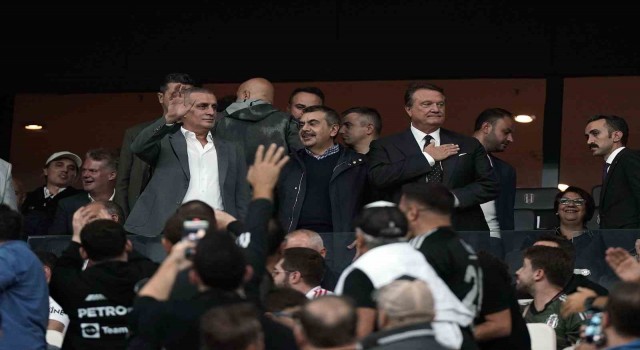 Milli Eğitim Bakanı Yusuf Tekin ile TFF Başkanı Hacıosmanoğlu, Tüpraş Stadyumunda