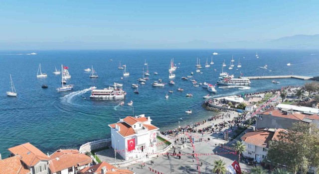 Mudanyada denizden karaya cumhuriyet coşkusu