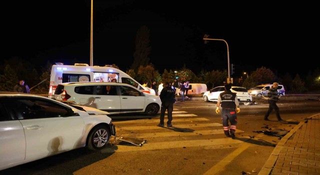 Nevşehirde iki otomobil çarpıştı: 2 yaralı