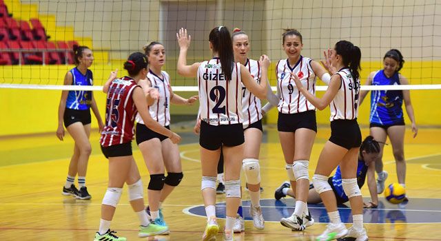 Osmaniyeli Voleybolcular Kendi Evinde Mağlup