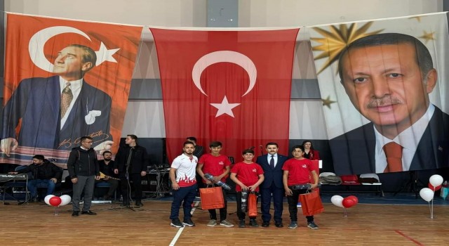 Özalpta Cumhuriyet Bayramı coşkuyla kutlandı