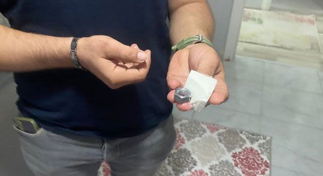 Peyniri Kesti, İçinden Metal Somun Çıktı