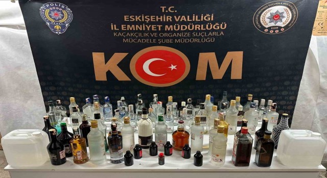 Piyasaya kaçak alkol sokmaya çalışan şahıslara polis operasyonu