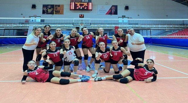 Şehzadelerin kızları Kula Belediyesporu mağlup etti: 3-0