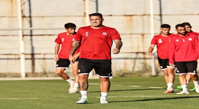 Sivasspora Rey Manaj idmanlara başladı
