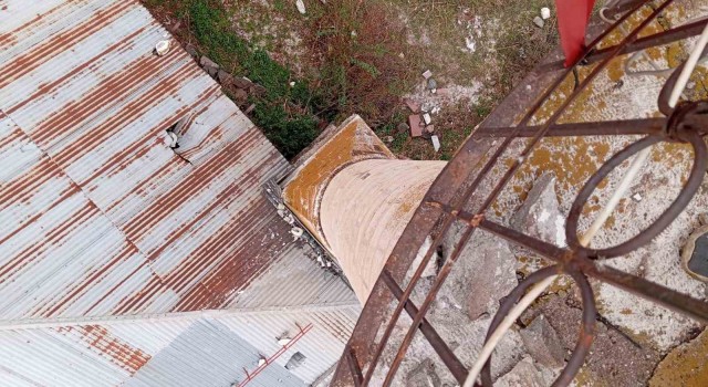 Sivasta cami minaresine yıldırım düştü