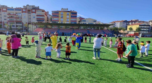 Türkeli MYO Oyun Şenliğinde çocuklar hem eğlendi hem öğrendi