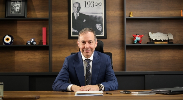 TürkTraktör, Faz 5 Serisi Çevreci Traktörleri ve Otonom Tarım Robotunu Tanıtıyor