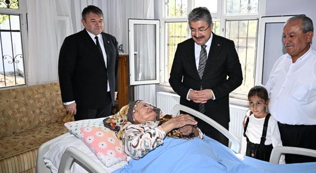 Vali Yılmaz Yaşlı Vatandaşları Evlerinde Ziyaret Etti