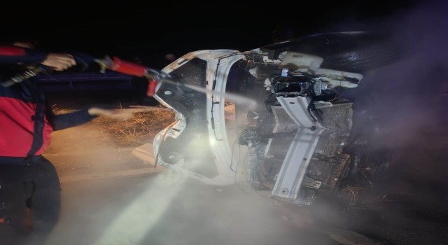 Vanda kontrolden çıkan otomobil devrildi: 5 yaralı