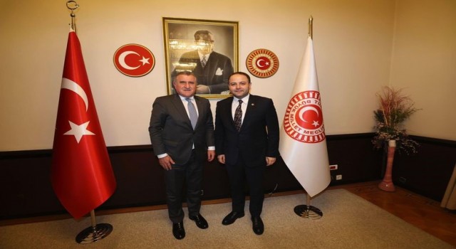Vekil Koç, Gençlik ve Spor Bakanı Osman Aşkın Bakı Ziyaret etti