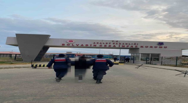 6 yıl 8 ay hapis cezasıyla aranan şahsı jandarma yakaladı