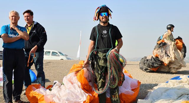 Adana'da 13. Kostümlü Yamaç Paraşütü Festivali Başladı