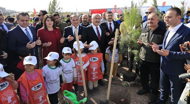 Adana’da 80 Bin Fidan Toprakla Buluştu