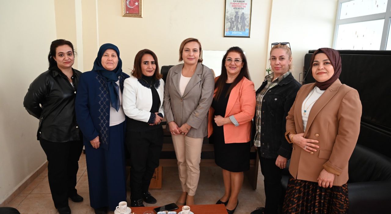 Kadına Şiddete Hayır” Yürüyüşüne Öncülük Eden Derneğe Anlamlı Ziyaret