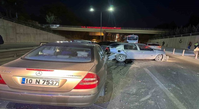 Adıyamanda zincirleme trafik kazası: 1 yaralı