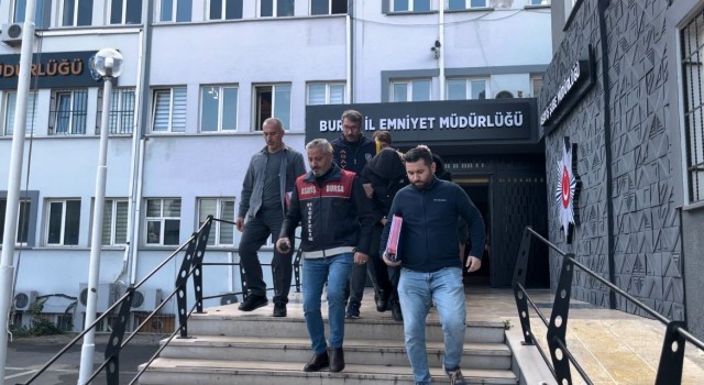 Ağır hasarlı araçları alıp piyasa süren otomobil çetesine operasyon : 3 kişi tutuklandı