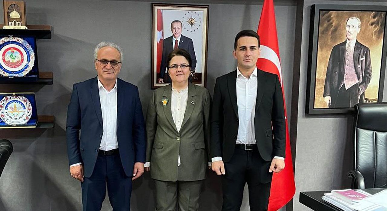 AK Partili Yanık’tan Ziyaretçilerle TBMM’de Bir Araya Geldi