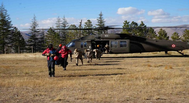 Aladağlarda kaybolan dağcı iki kız kardeşi bulmak için yapılan çalışmalara yarın devam edilecek