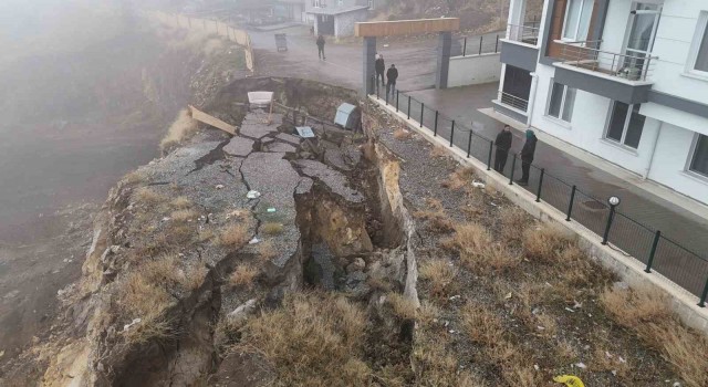 Ankarada toprak kayması sonucu 10 katlı bina boşaltıldı