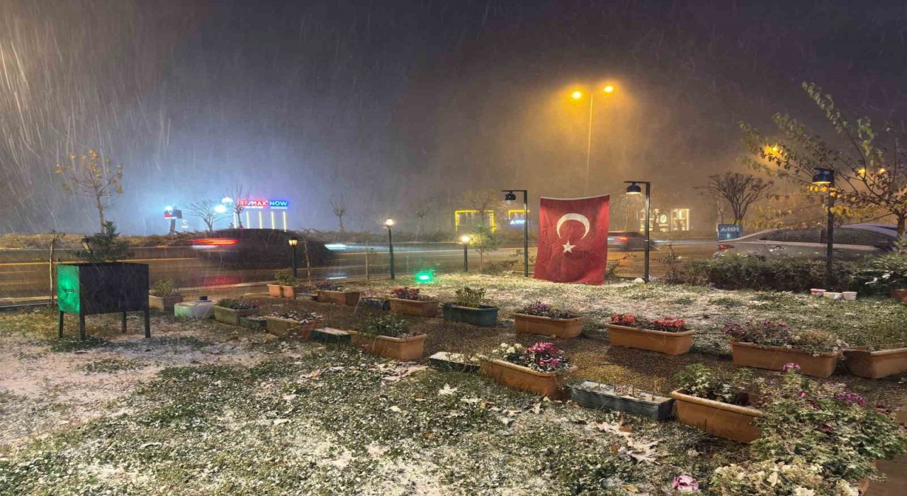 Ankaranın yüksek kesimlerinde kar yağışı etkili oldu