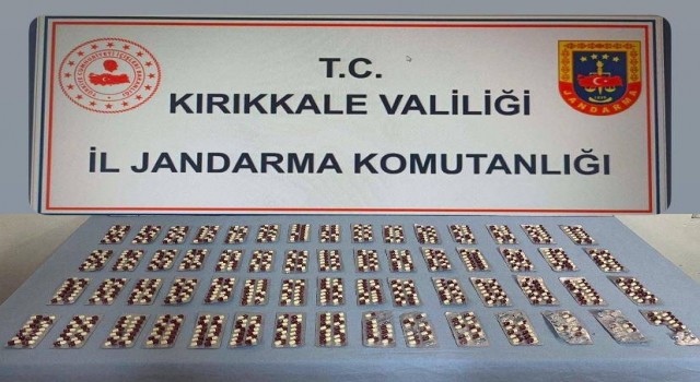Aracında uyuşturucu maddeyle yakalanan şüpheli tutuklandı