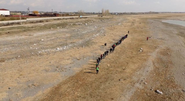 Arin Gölünde su seviyesi her geçen gün biraz daha düşüyor
