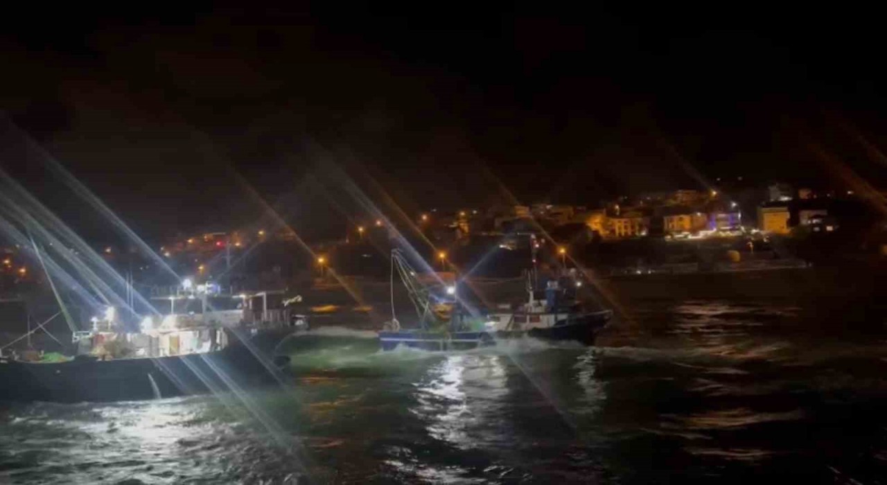 Arnavutköyde balıkçı teknesi karaya oturdu