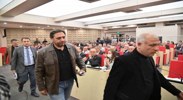 Bahçelinin ismi kaldırıldı, MHP ve AK Parti grubu meclisi terk etti