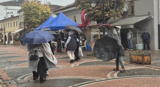Bartında fırtına ve rüzgar etkili oldu