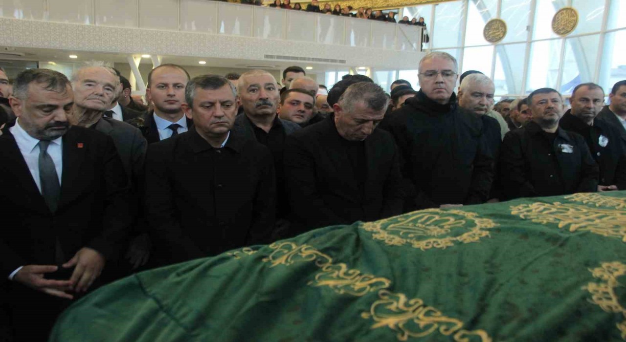 Başkan Günayı acılı gününde Özgür Özel yalnız bırakmadı