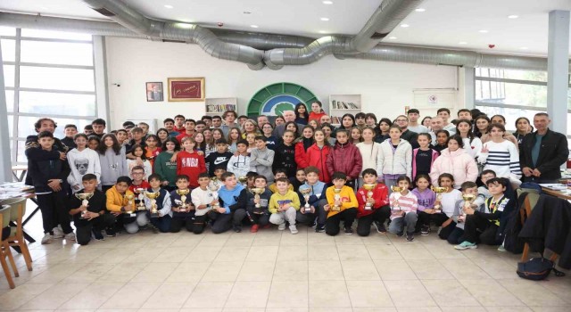 Başkan Kurt başarılı atletlerle buluştu