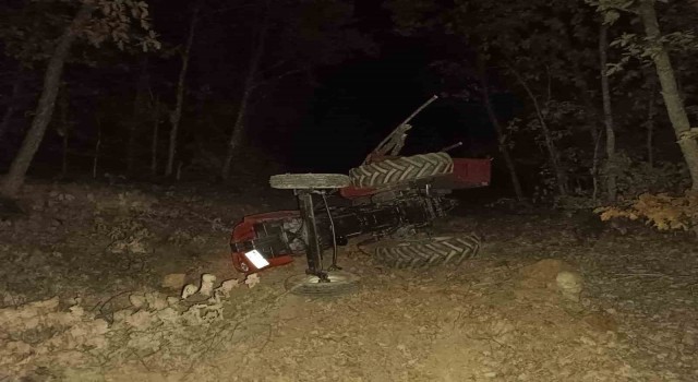 Bilecikte devrilen traktörün sürücüsü yaralandı