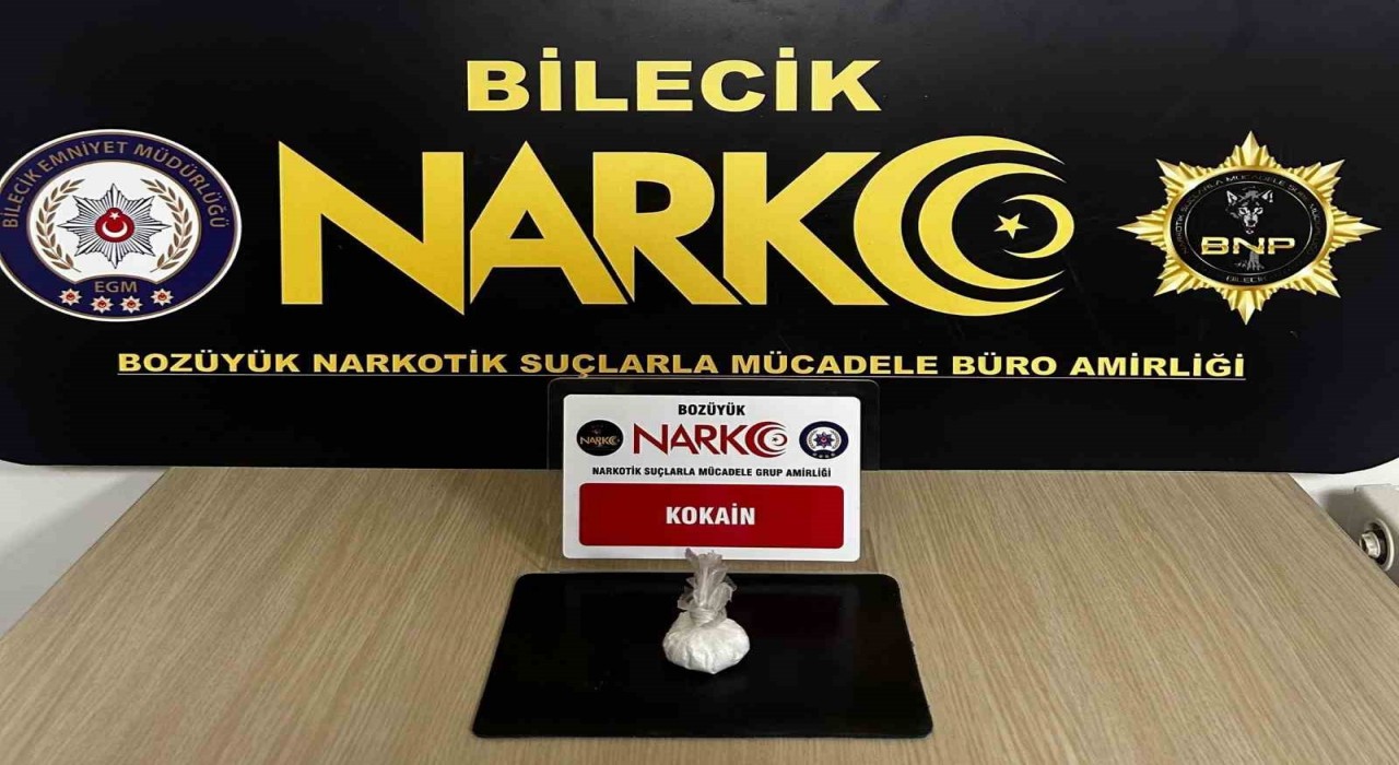 Bilecikte şüpheli araç içinde bulunan şahısların üzerinden kokain çıktı