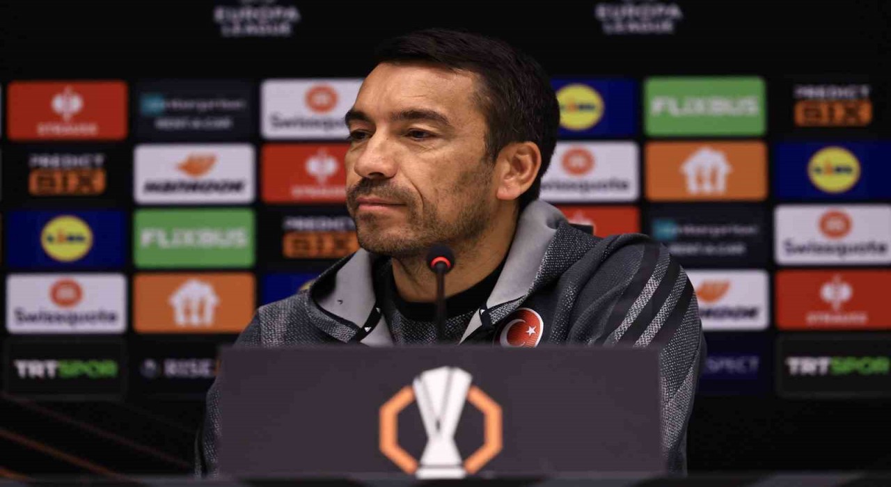 Bronckhorst: Galip gelmek için buradayız