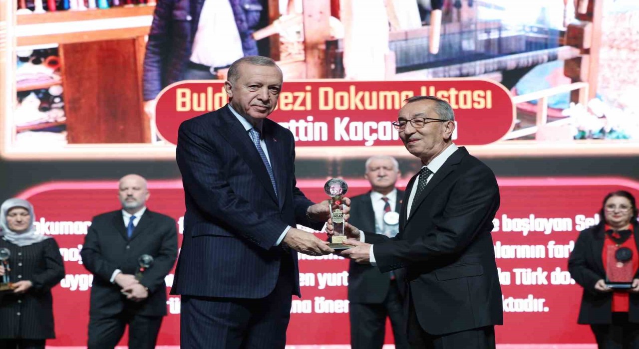 Buldanlı dokuma ustasına ‘Yaşayan İnsan Hazinesi ödülü