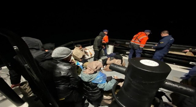 Çanakkalede 18 kaçak göçmen kurtarıldı