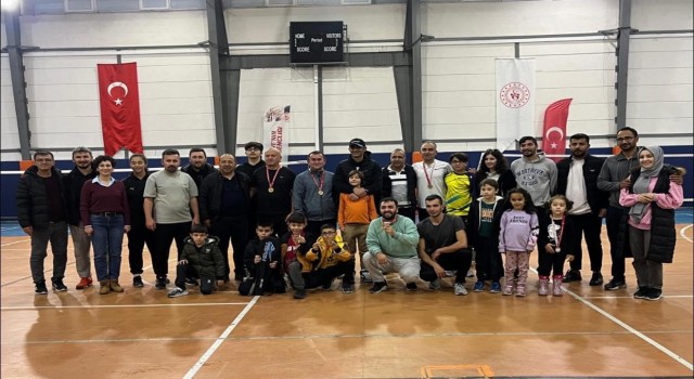Çaycumada Badminton turnuvası düzenlendi