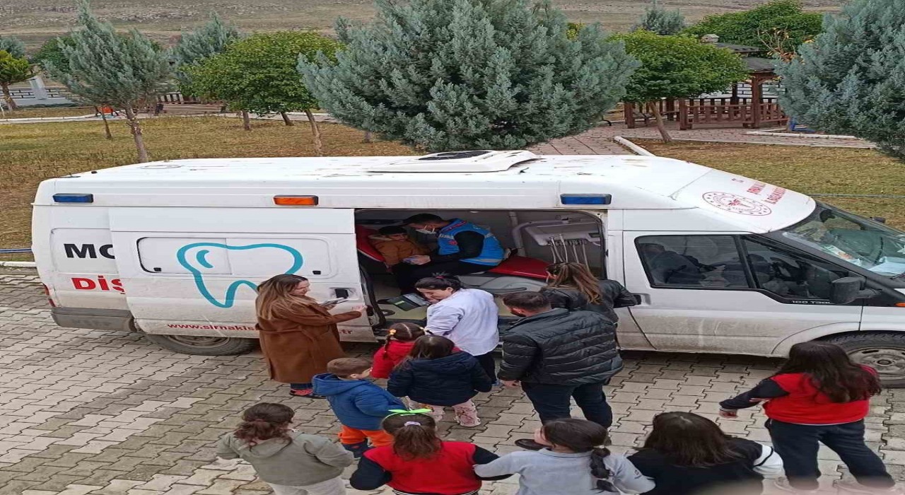 Cizrede 475 hastaya diş taraması yapıldı