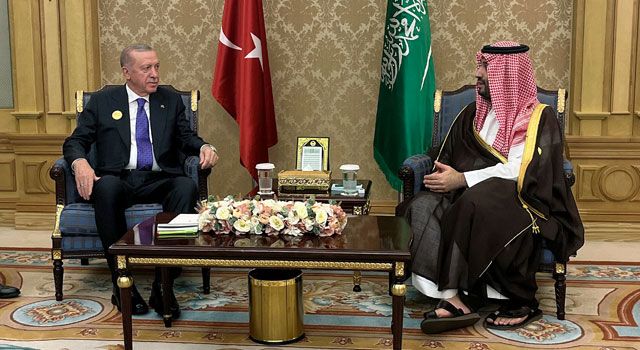 Cumhurbaşkanı Erdoğan Suudi Arabistan’da Veliaht Prens Selman ile Görüştü