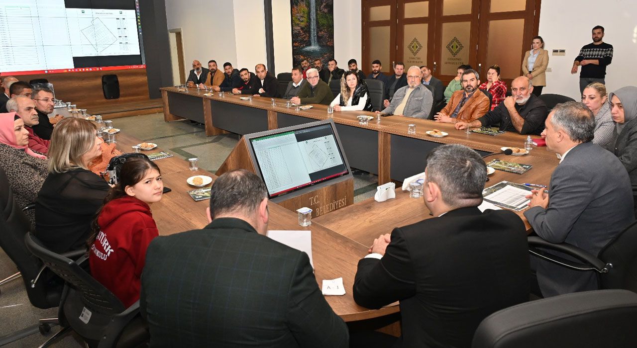 Depremzede Esnafların Dükkanları İçin Kura Çekimi Yapıldı