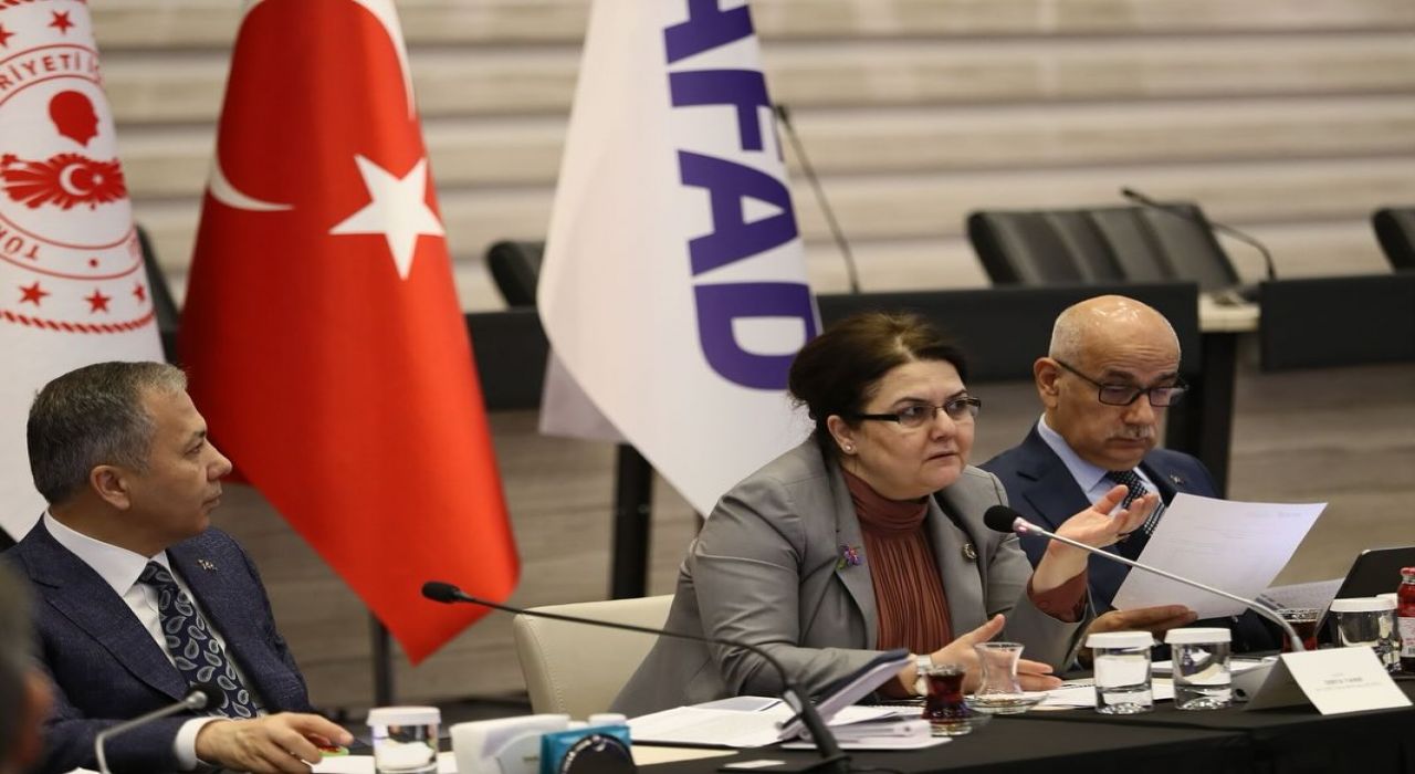 Derya Yanık’tan Deprem Bölgesindeki Çalışmalara Destek Mesajı