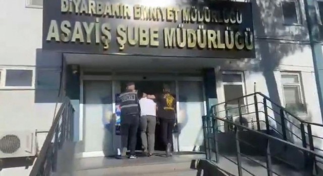 Diyarbakırda borcu olan şahsın akrabalarının iş yerini kurşunladılar