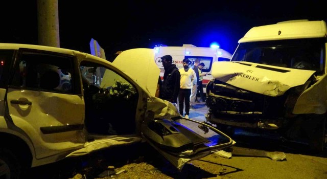 ‘Dur tabelasına uymayan araç minibüsle çarpıştı: 3 yaralı